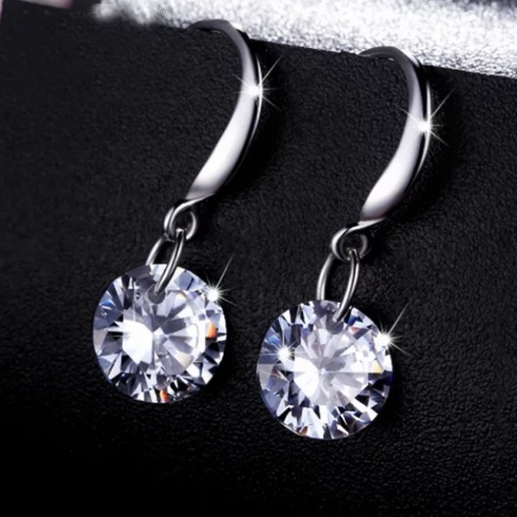 **New 925 Sterling Silver Diamond 💎 Earrings - Picture 3 of 6